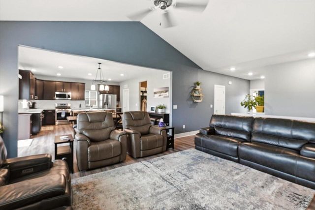 1431 Rosewood PASS, Oconomowoc, WI 53066