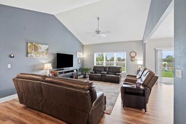 1431 Rosewood PASS, Oconomowoc, WI 53066