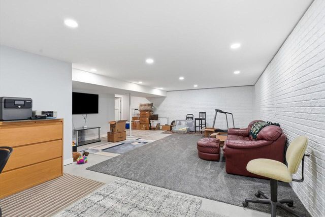 1431 Rosewood PASS, Oconomowoc, WI 53066