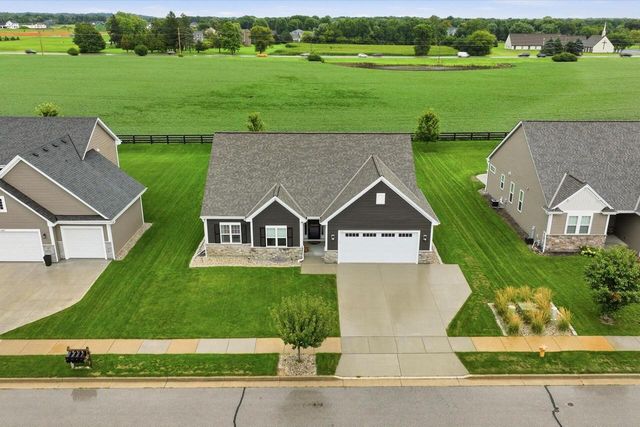 1431 Rosewood PASS, Oconomowoc, WI 53066