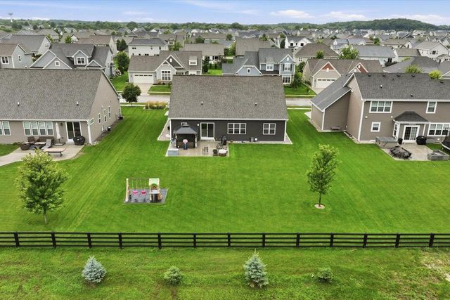 1431 Rosewood PASS, Oconomowoc, WI 53066