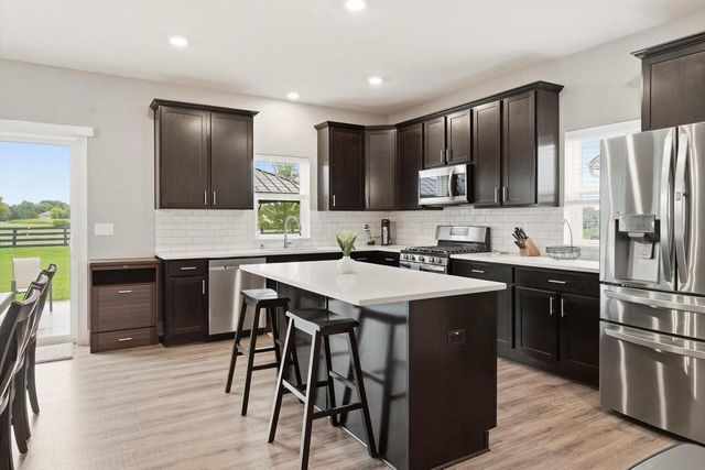 1431 Rosewood PASS, Oconomowoc, WI 53066