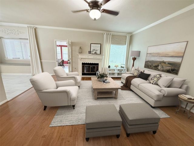 205 Peppermint Drive, Lake Jackson, TX 77566