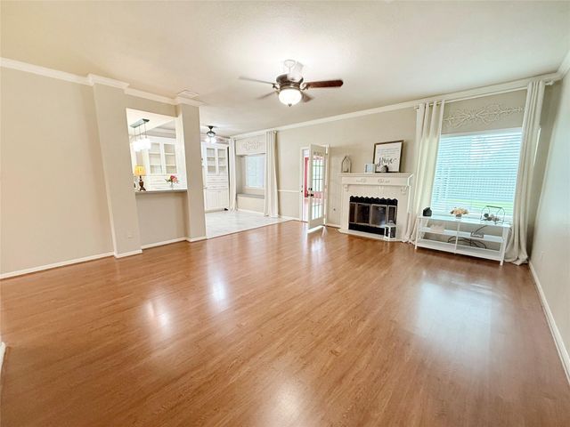 205 Peppermint Drive, Lake Jackson, TX 77566