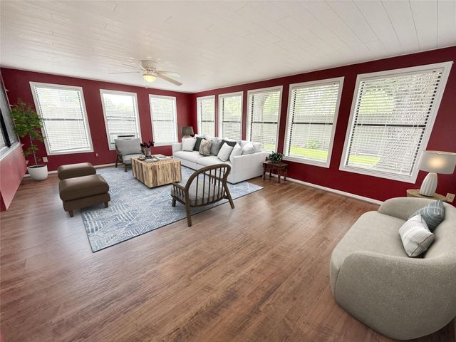 205 Peppermint Drive, Lake Jackson, TX 77566