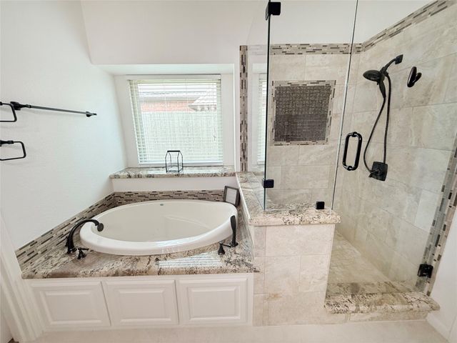 205 Peppermint Drive, Lake Jackson, TX 77566