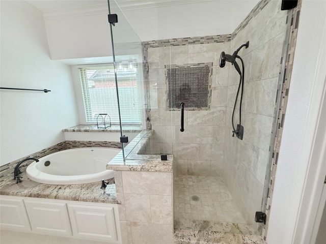 205 Peppermint Drive, Lake Jackson, TX 77566
