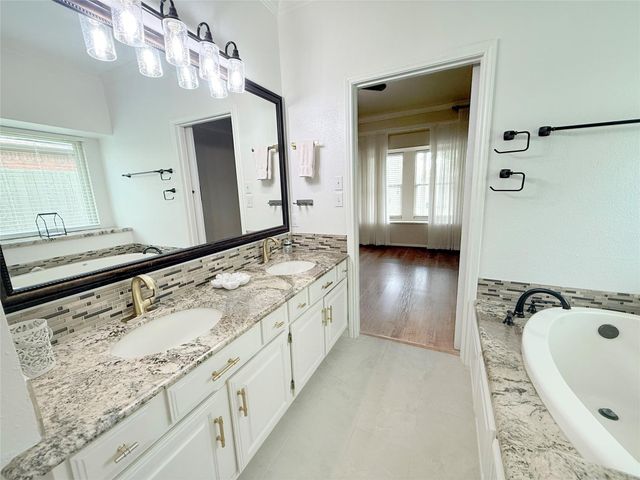 205 Peppermint Drive, Lake Jackson, TX 77566