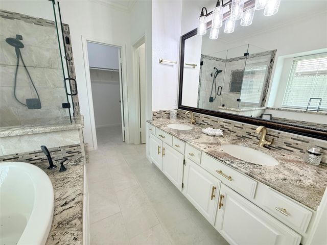 205 Peppermint Drive, Lake Jackson, TX 77566