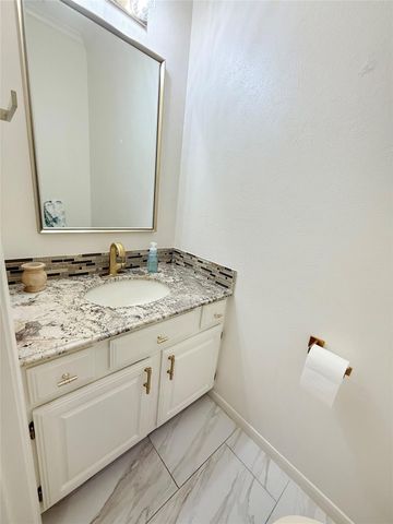 205 Peppermint Drive, Lake Jackson, TX 77566