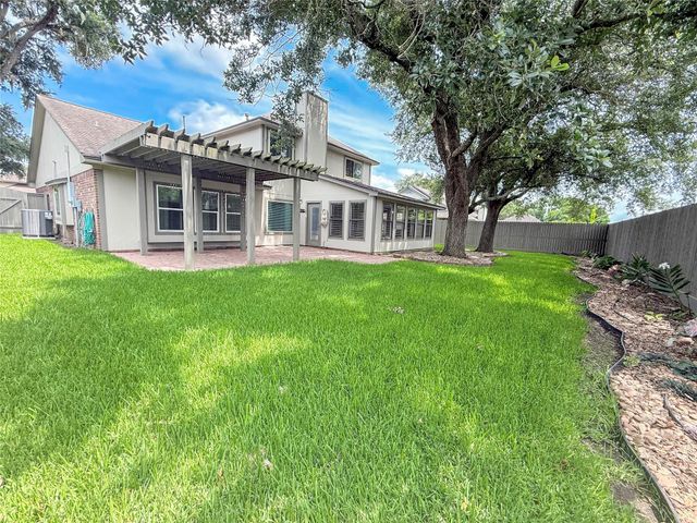 205 Peppermint Drive, Lake Jackson, TX 77566