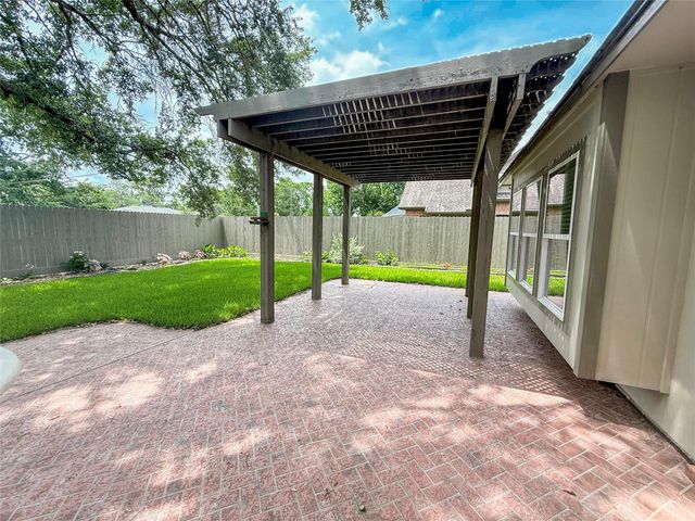 205 Peppermint Drive, Lake Jackson, TX 77566
