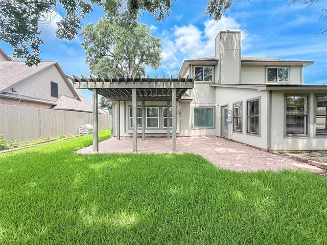 205 Peppermint Drive, Lake Jackson, TX 77566