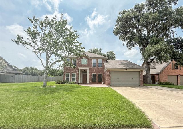 205 Peppermint Drive, Lake Jackson, TX 77566