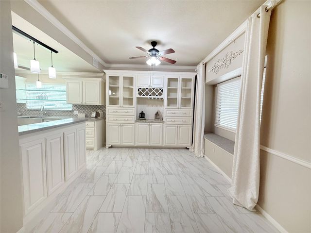 205 Peppermint Drive, Lake Jackson, TX 77566
