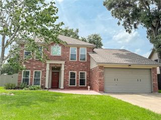 205 Peppermint Drive, Lake Jackson, TX 77566