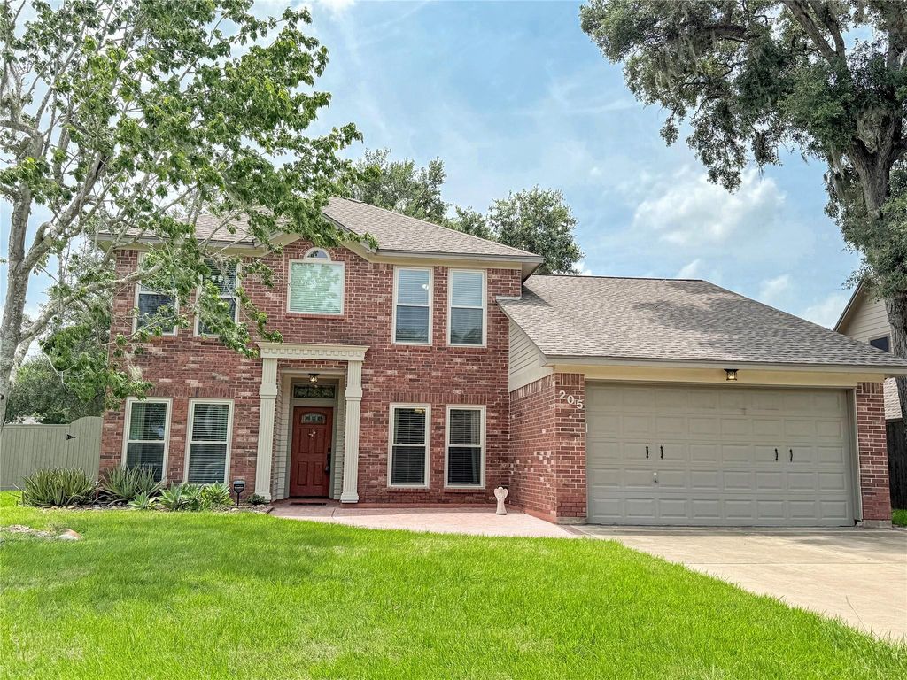 205 Peppermint Drive, Lake Jackson, TX 77566