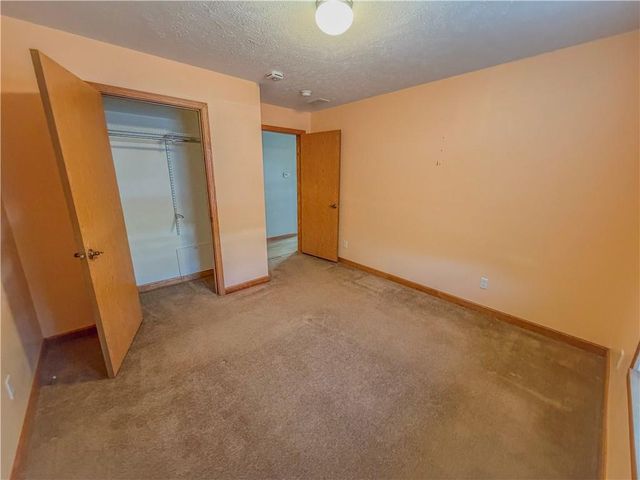 7764 2nd Street, Higginsville, MO 64037