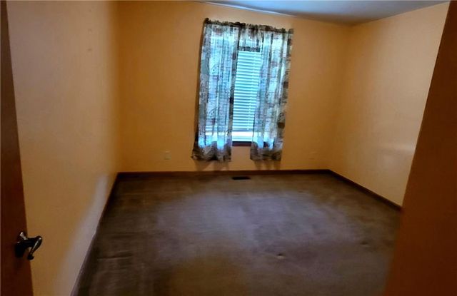 7764 2nd Street, Higginsville, MO 64037