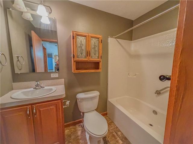 7764 2nd Street, Higginsville, MO 64037