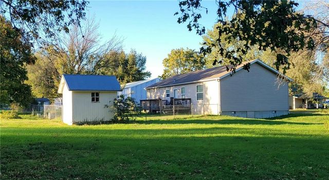 7764 2nd Street, Higginsville, MO 64037
