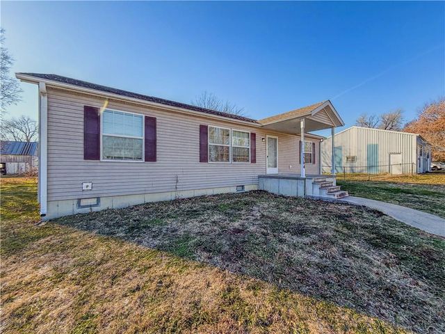 7764 2nd Street, Higginsville, MO 64037