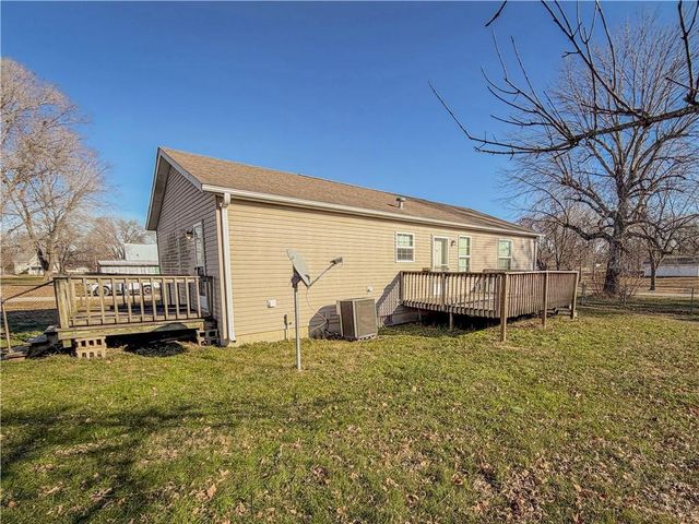 7764 2nd Street, Higginsville, MO 64037