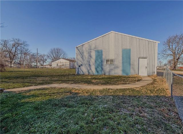7764 2nd Street, Higginsville, MO 64037