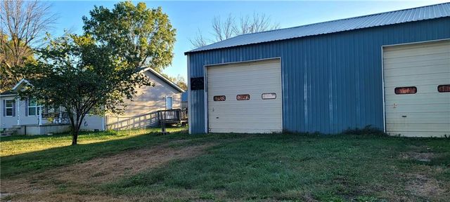 7764 2nd Street, Higginsville, MO 64037