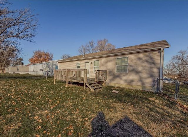 7764 2nd Street, Higginsville, MO 64037