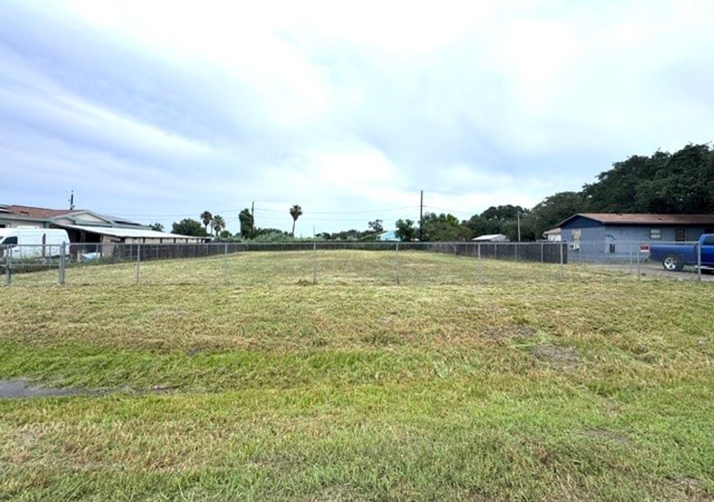 313 & 315 Copano Heights Blvd, Rockport, TX 78382 — exterior