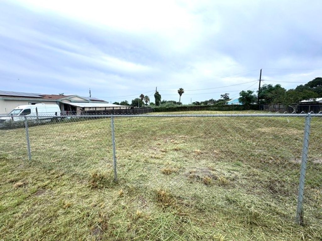 313 & 315 Copano Heights Blvd, Rockport, TX 78382 — photo 5