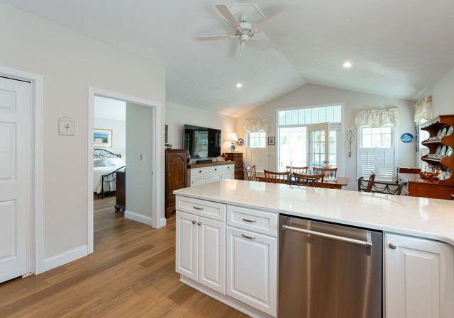 14 Spyglass Point Circle, Bedford, NH 03110