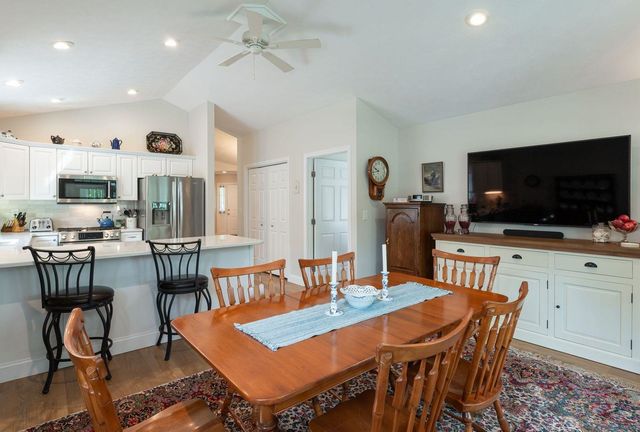 14 Spyglass Point Circle, Bedford, NH 03110