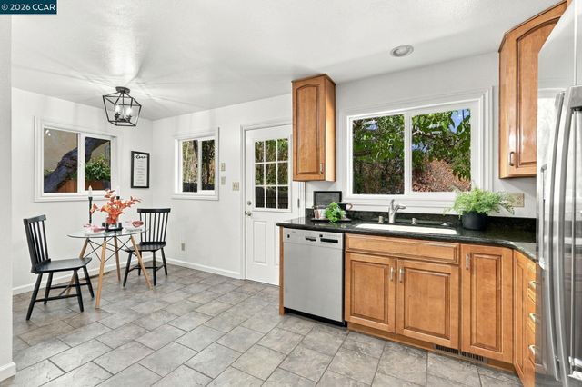 140 Lucinda Ln, Pleasant Hill, CA 94523