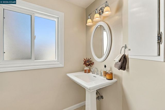 140 Lucinda Ln, Pleasant Hill, CA 94523