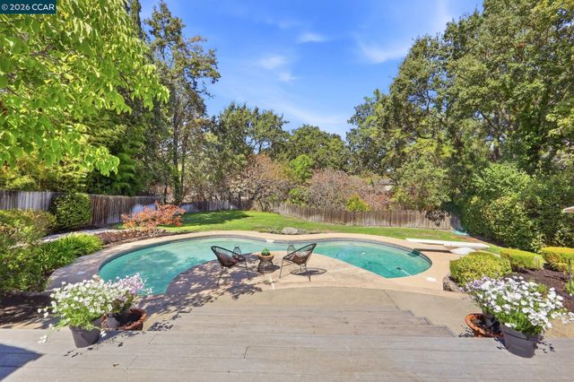 140 Lucinda Ln, Pleasant Hill, CA 94523