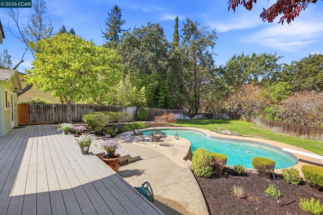 140 Lucinda Ln, Pleasant Hill, CA 94523