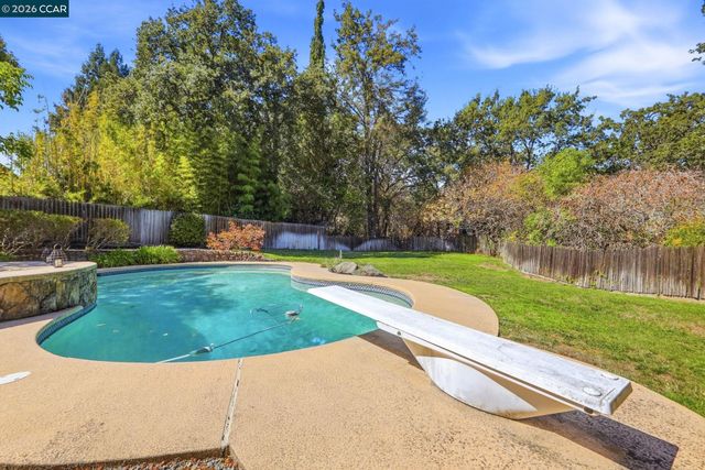 140 Lucinda Ln, Pleasant Hill, CA 94523