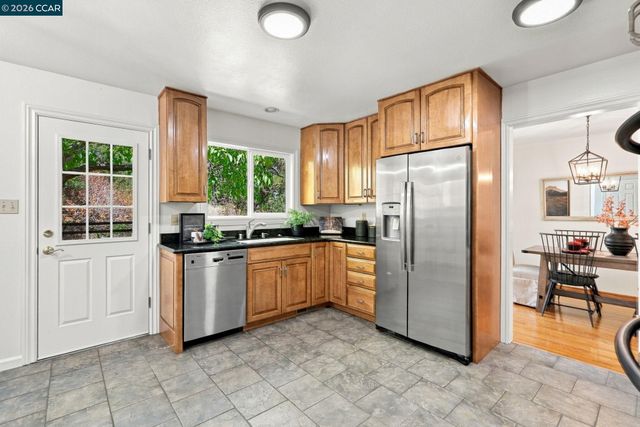 140 Lucinda Ln, Pleasant Hill, CA 94523