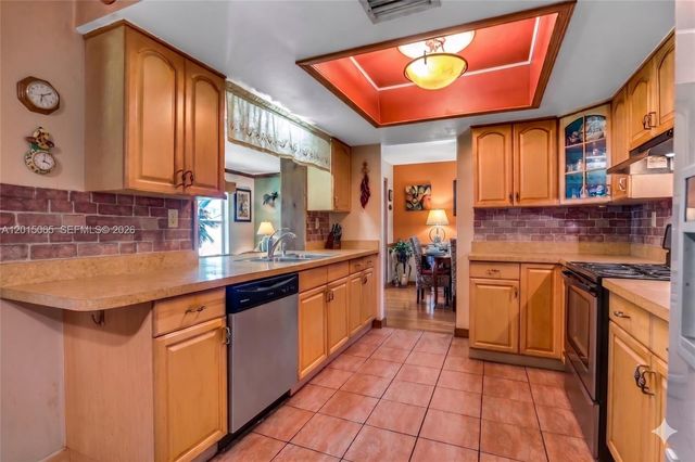 4605 NW 47th Ct, Tamarac, FL 33319