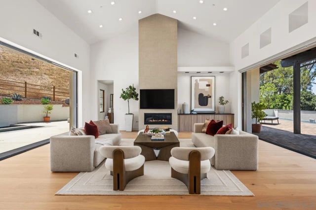 5758 Las Palomas, Rancho Santa Fe, CA 92067