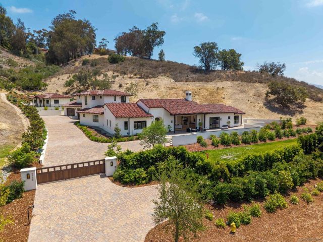 5758 Las Palomas, Rancho Santa Fe, CA 92067