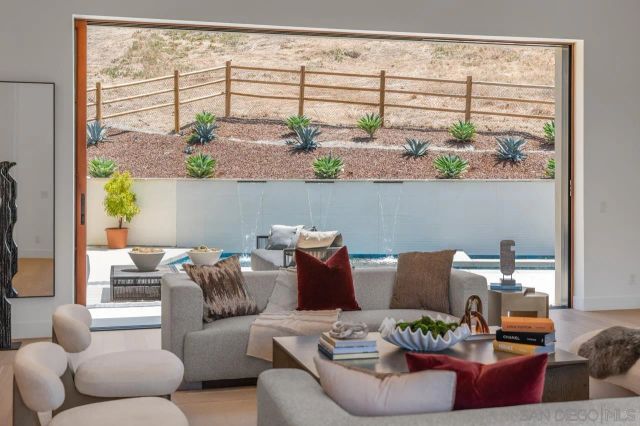5758 Las Palomas, Rancho Santa Fe, CA 92067