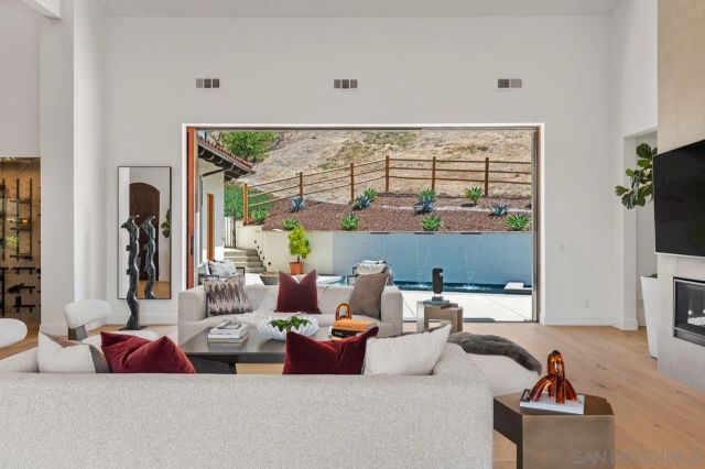5758 Las Palomas, Rancho Santa Fe, CA 92067