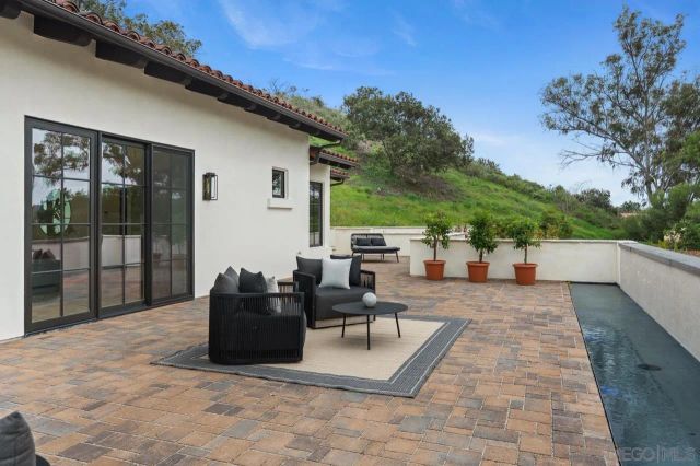 5758 Las Palomas, Rancho Santa Fe, CA 92067