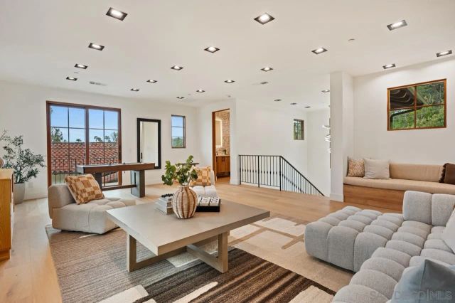 5758 Las Palomas, Rancho Santa Fe, CA 92067