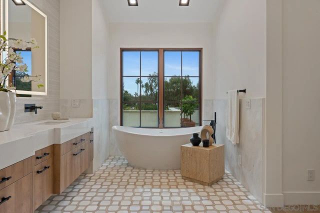 5758 Las Palomas, Rancho Santa Fe, CA 92067