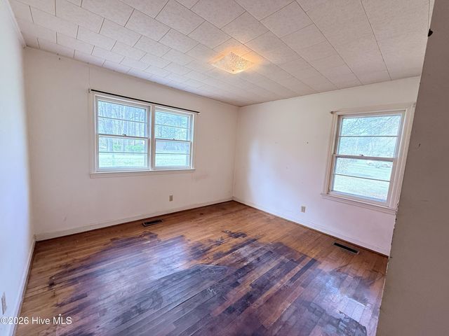 910 Highland Avenue, Trent Woods, NC 28562