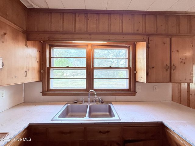 910 Highland Avenue, Trent Woods, NC 28562